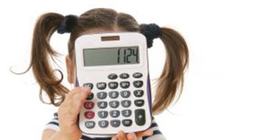 Symbolbild Kindesunterhalt: Kinderhände mit Münzen