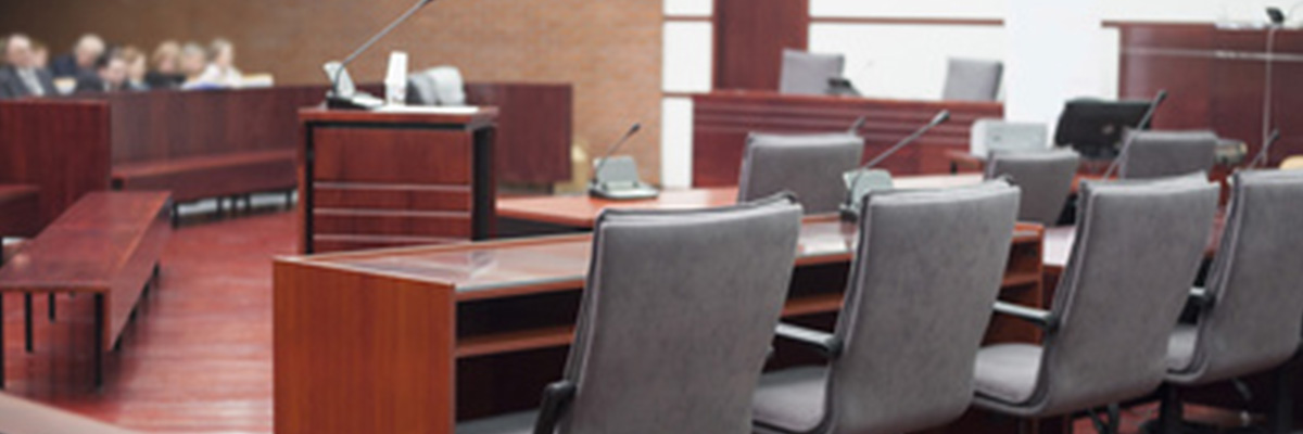 Gerichtssaal von Ihnen