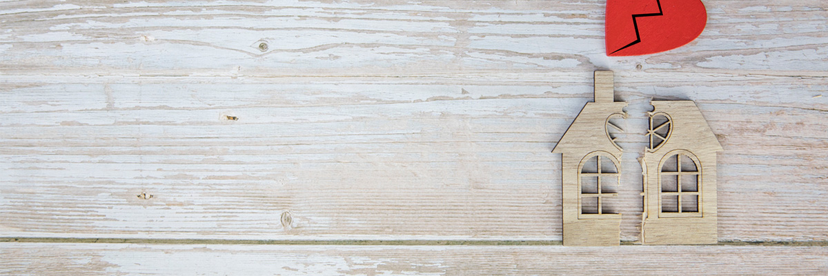 Zugewinnausgleich Symbolbild – Haus mit zerbrochenem Herz