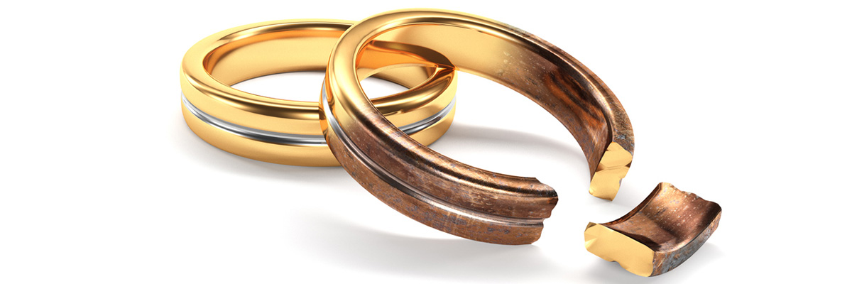 3d illustration, Wedding Rings symbolizing the divorce between two people